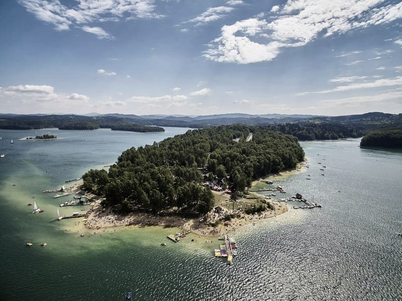 Gdzie są plaże nad Soliną? Najlepsze miejsca na wypoczynek nad wodą
